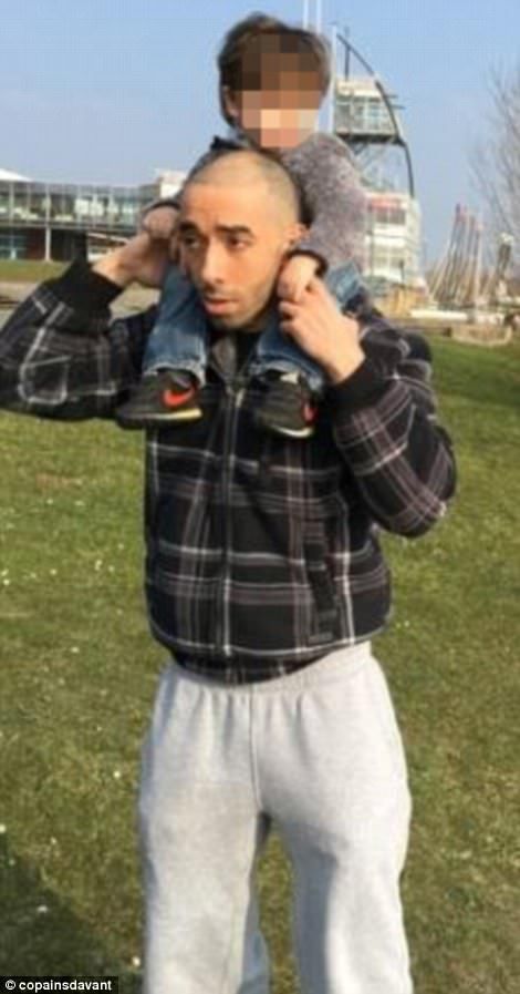 #Video Momento en el que abaten al atacante de París - paris-attacker