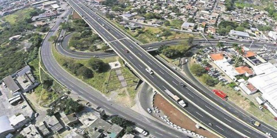 Investigan a tres funcionarios de la SCT por socavón en Paso Express - paso-expresa-1