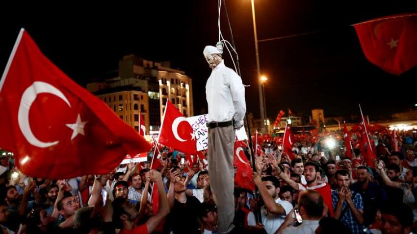 Francia advierte a Turquía por intento de restablecer pena de muerte