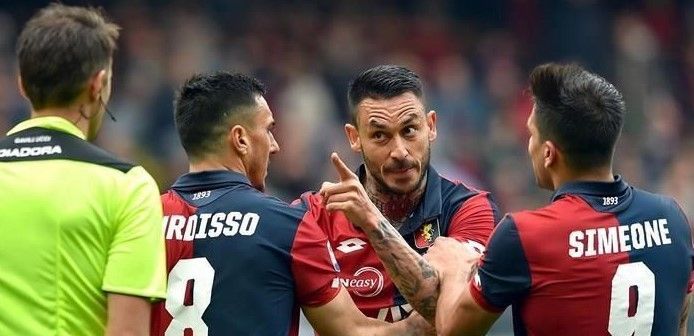 Suspenden 5 partidos a Mauricio Pinilla por agredir al árbitro