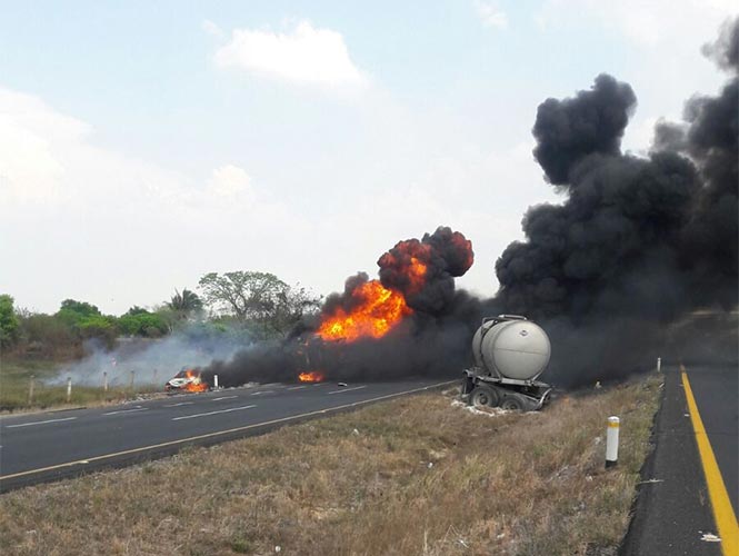 Explota pipa en carretera Córdoba-Minatitlán - pipa-veracruz-3