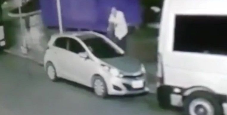 #Video Policía mata a sujeto que pretendía robarle su auto