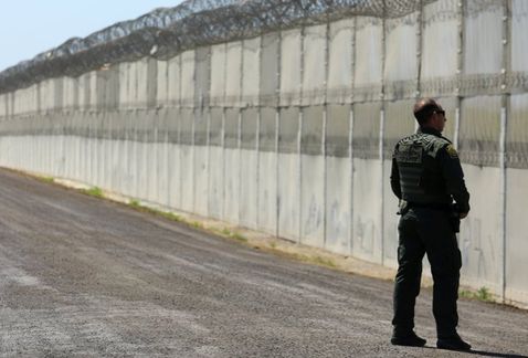 Policía de EE.UU. finge su muerte para huir a México - policia-texas