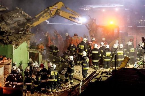 Derrumbe de edificio en Polonia deja seis muertos - polonia-edific