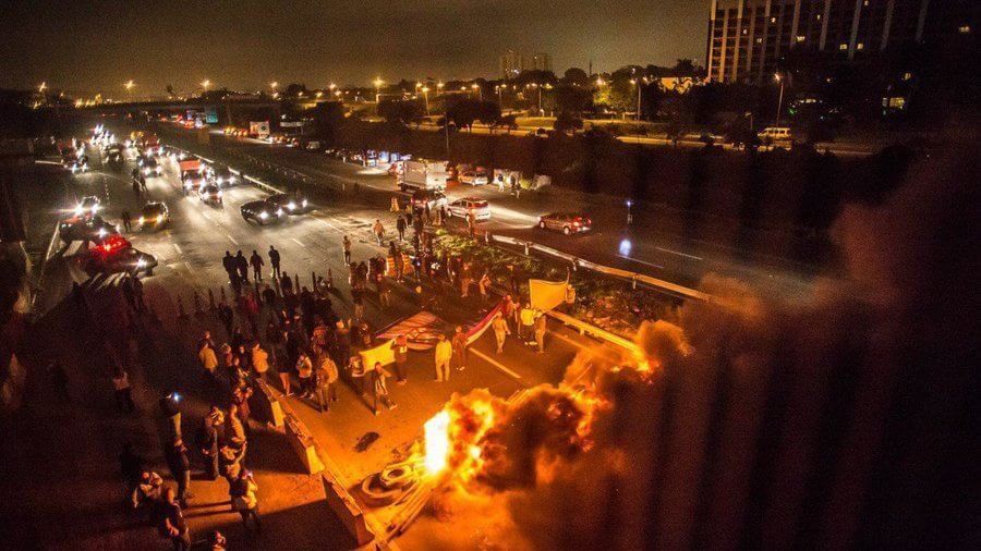 Michel Temer rechaza frenar reformas pese a huelga general en Brasil - protestas-brasil