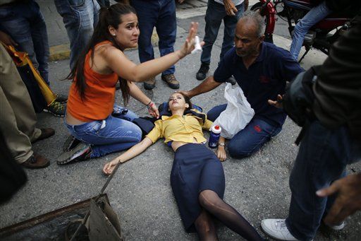 Suman nueve muertos por protestas en Venezuela