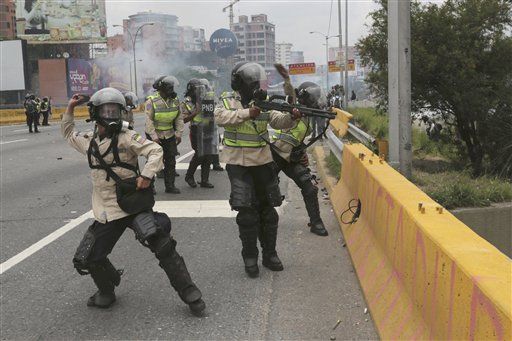 Suman 21 muertos tras protestas en Venezuela