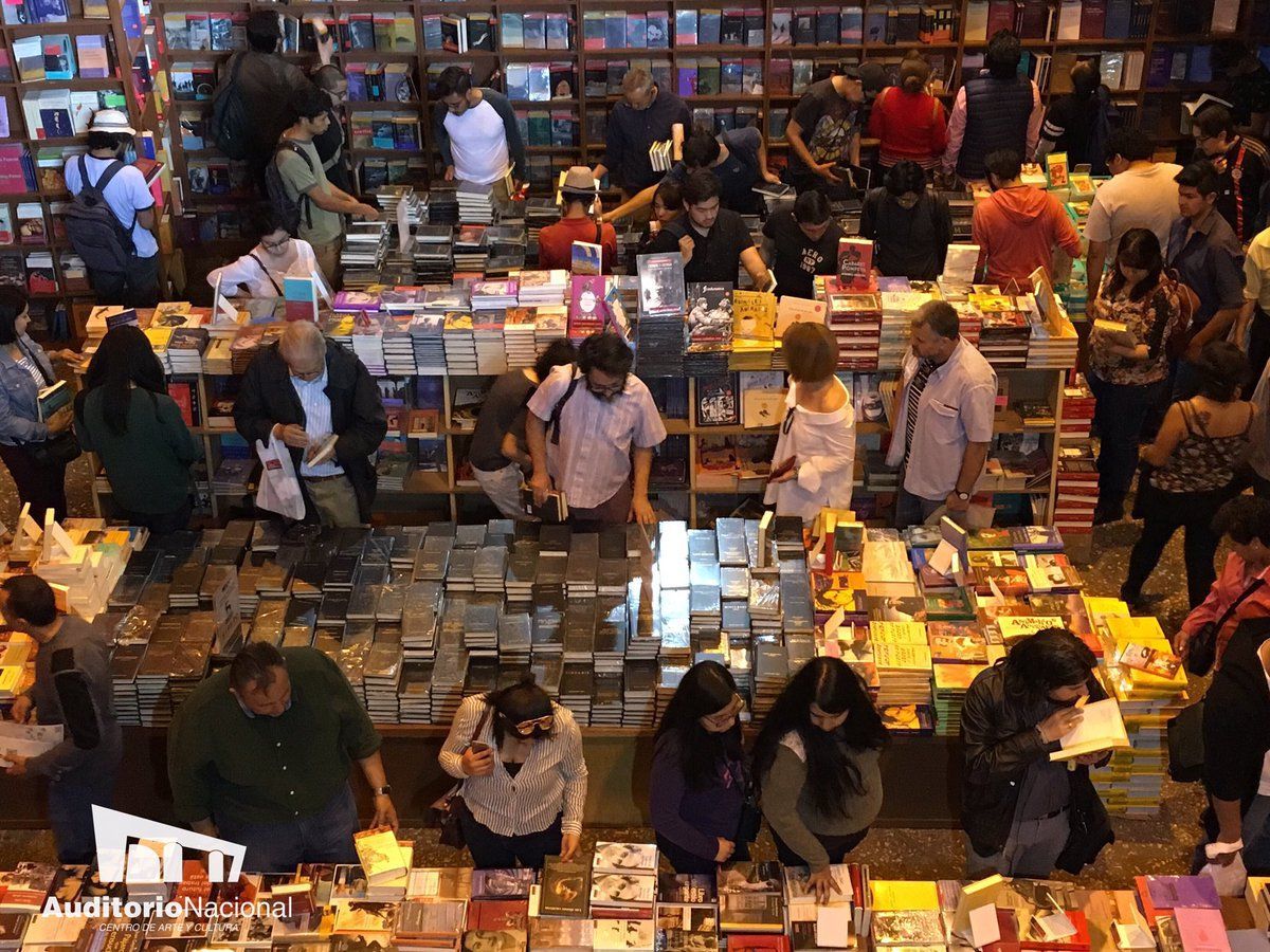 Hoy termina remate de libros en el Auditorio Nacional