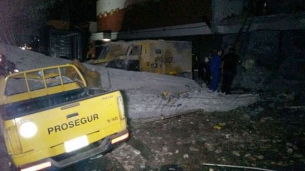 #Video Comando armado realiza robo millonario en Paraguay - robo-ciudad-del-este-1920-2-1024x575