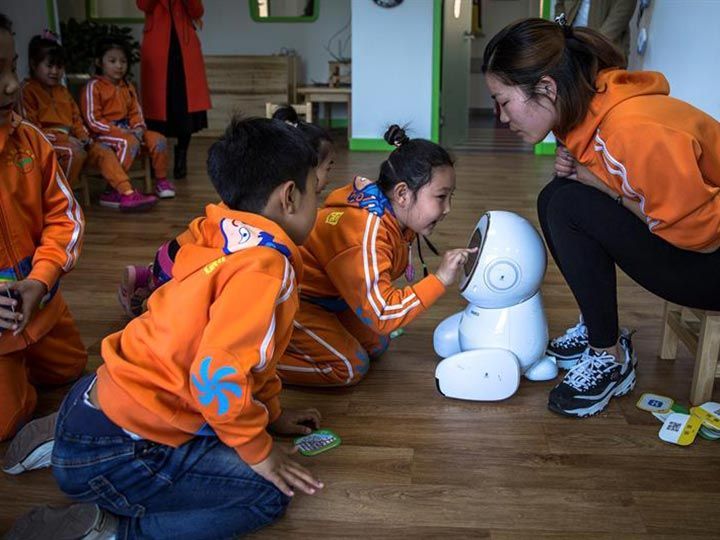 Robots en China cuidan de ancianos y niños - robots-2-1