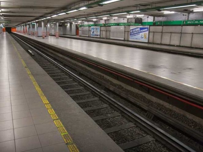 Investigan presunto suicidio en la estación  del Metro - salto-del-agua