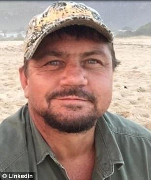 Encuentran restos humanos en el interior de dos cocodrilos - scott-van-zyl-3