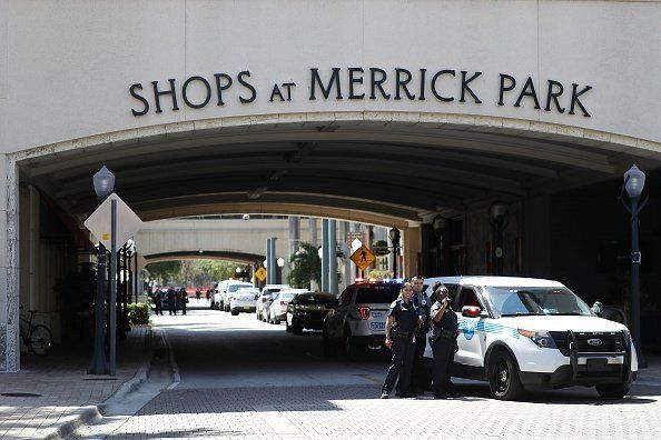 Tiroteo en centro comercial de Florida deja dos muertos - shops-merrick-park