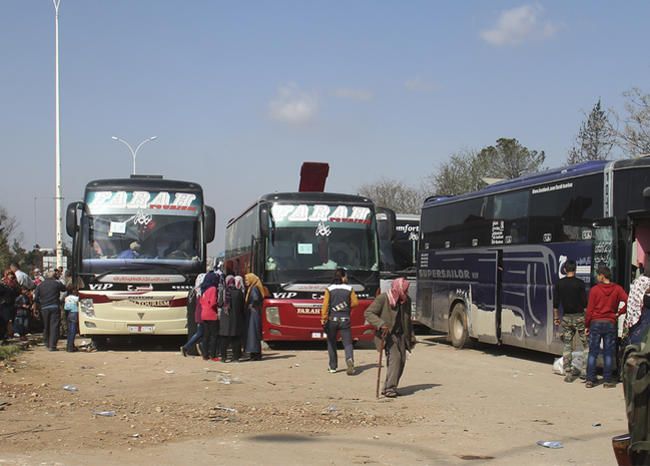 Ataque durante evacuación deja al menos 100 muertos en Siria