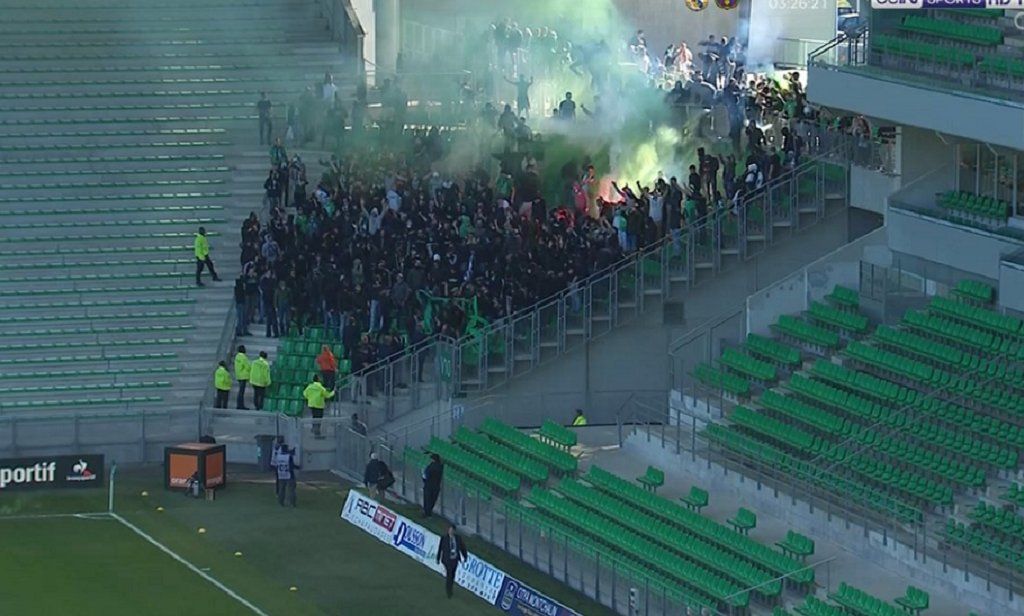 Aficionados entran por la fuerza a estadio en Francia
