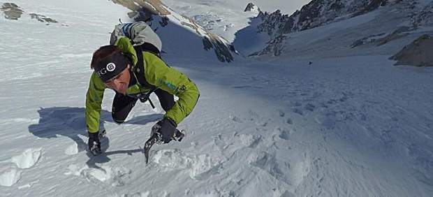 Muere alpinista tras caer mil metros cerca del Everest - steck2