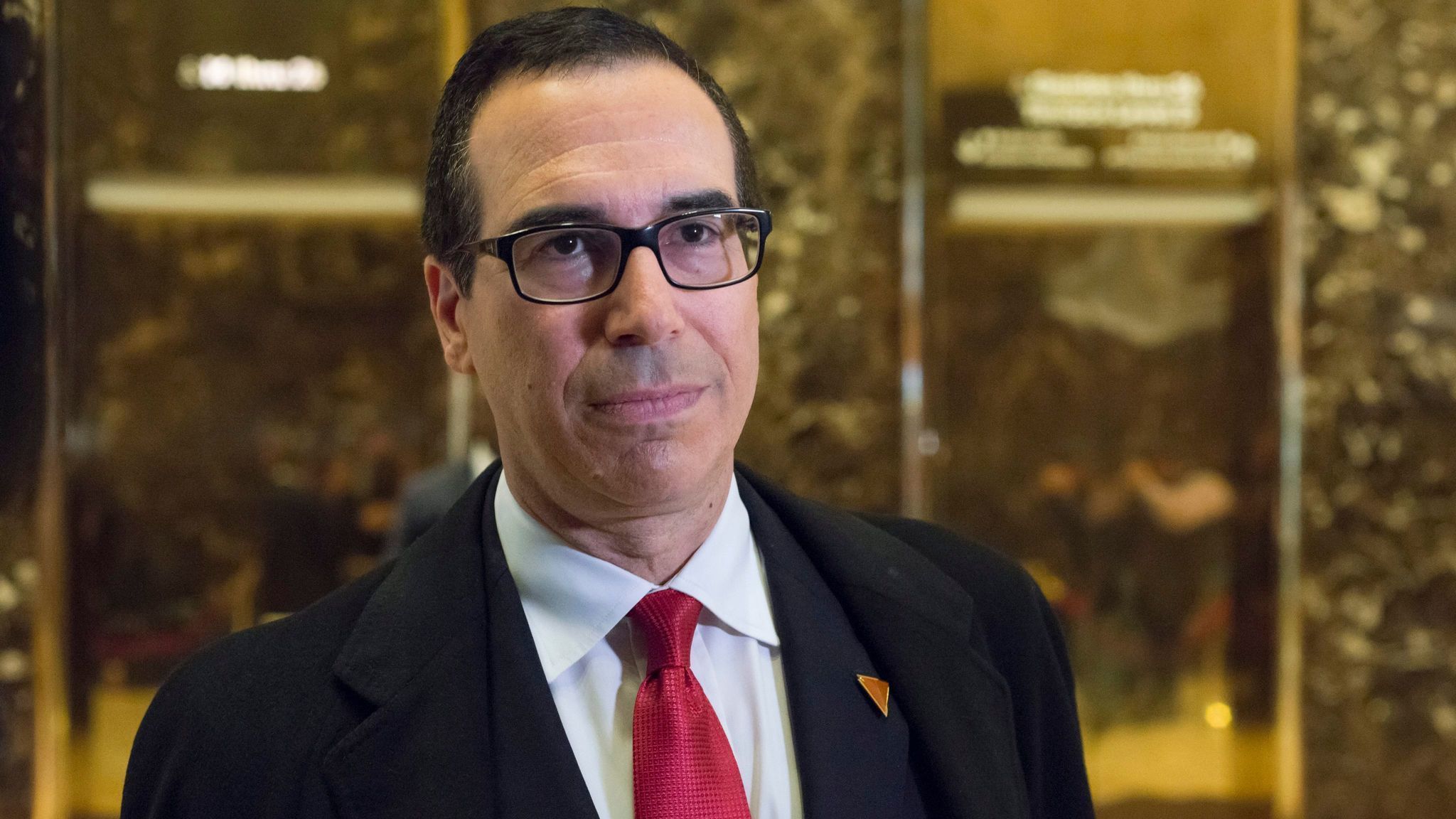 Trump propone recortar los impuestos corporativos a 15 por ciento - steve-mnuchin