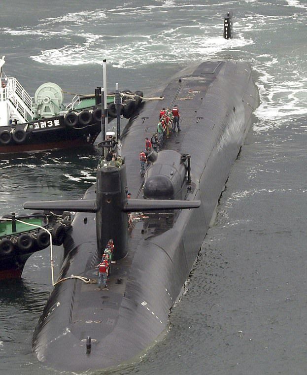 Submarino estadounidense arriba a costas de Corea del Sur - sumarino-e1493135356107