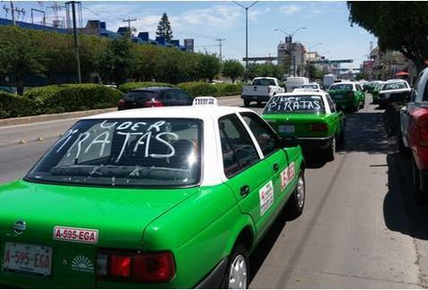 Protestan taxistas contra Uber en Guanajuato