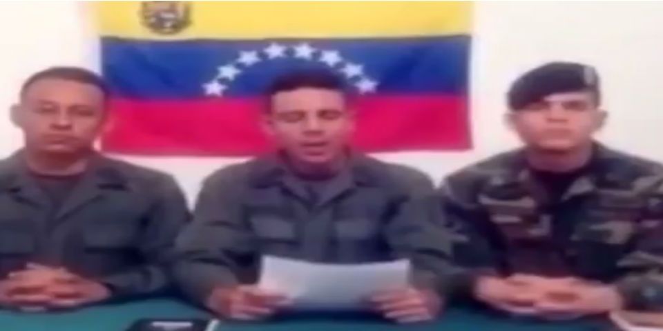 #Video Militares se rebelan a la presidencia de Maduro