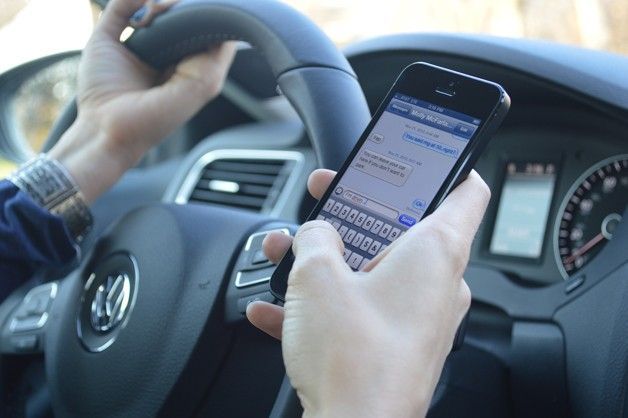 Usar el celular al volante es más peligroso que conducir ebrio - texting-while-driving-628