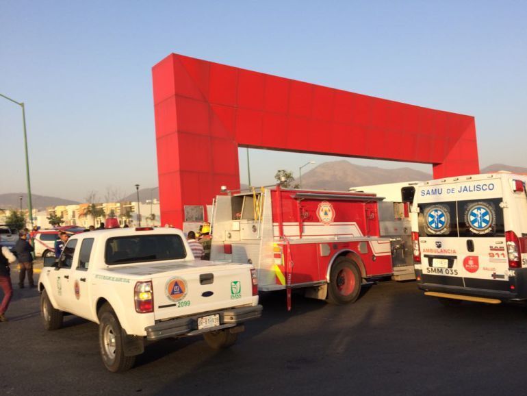 Evacúan a tres mil personas en Tlajomulco por fuga en ducto de gasolina