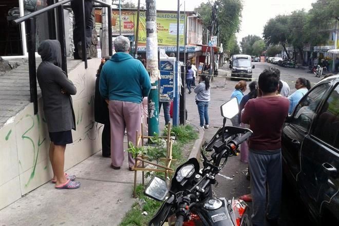 Encuentran a joven ahorcado en un teléfono público en Tlalpan