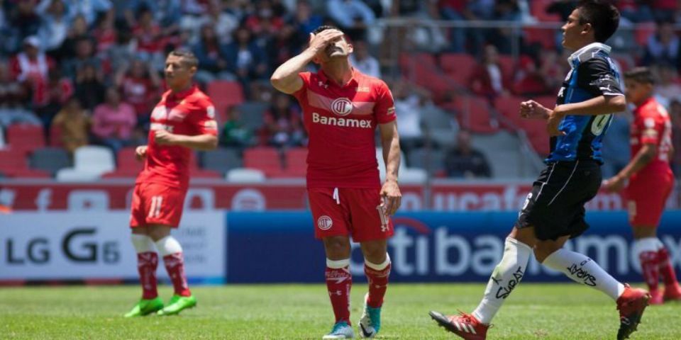 Toluca deja ir el liderato