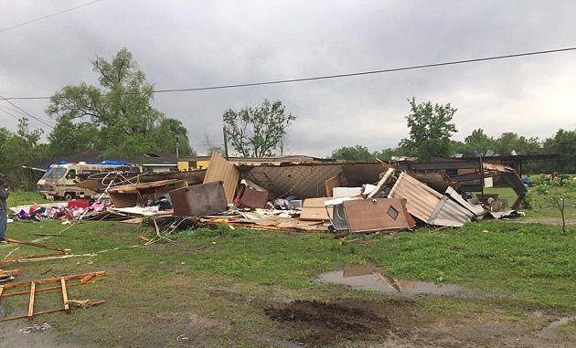 Tornado mata a mujer y a su hijo en Estados Unidos