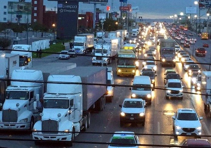 Pese a amparos, se mantiene reglamento de tránsito homologado en Monterrey - transito-pesado