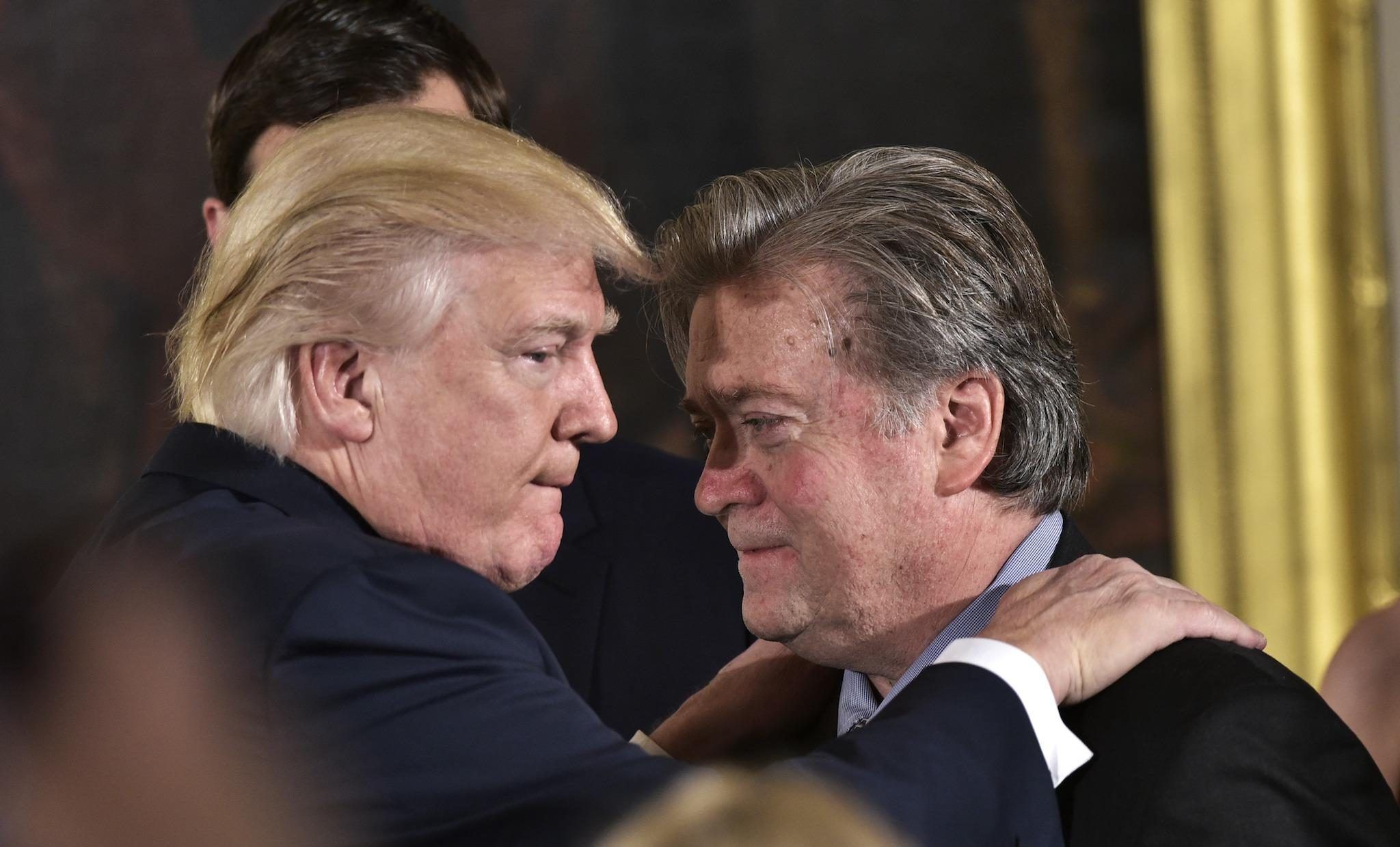 Presidencia de Trump por la que luchamos está acabada: Bannon - trumpbannon-e1503148549380