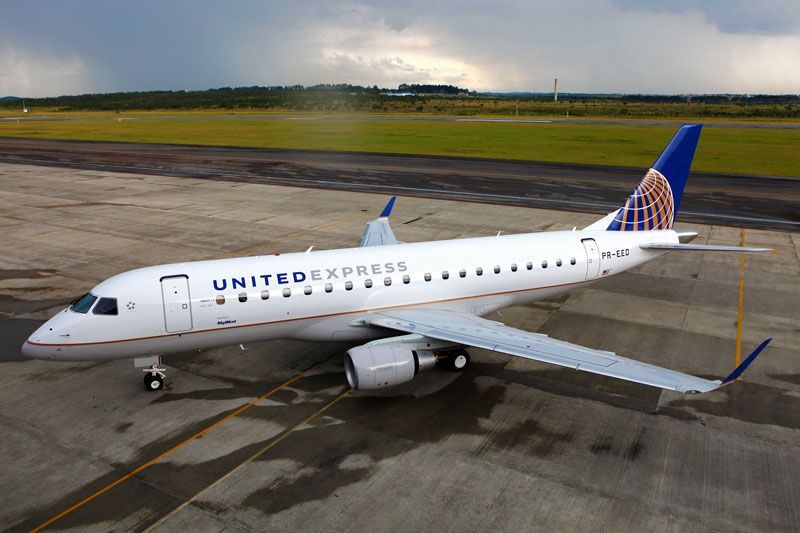 Se desploman acciones de United por escándalo de vuelo sobrevendido