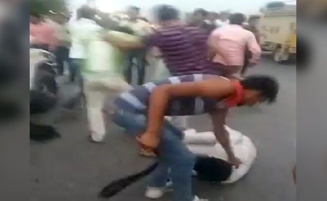 #Video Linchan a hombre que mataba vacas en la India