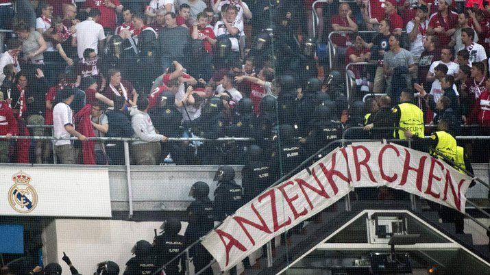 Bayern denuncia abuso policiaco contra sus aficionados