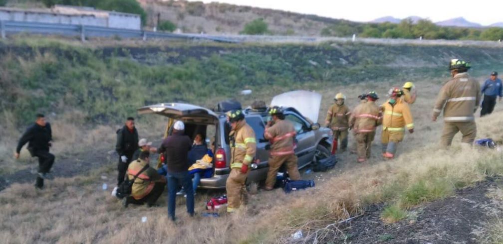 Volcadura deja nueve lesionados en Durango