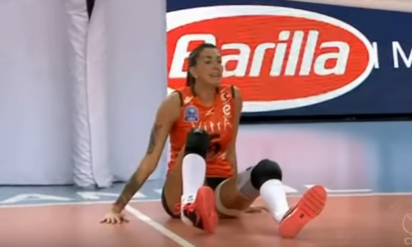 #Video Reacción de jugadoras de voleibol ante la lesión de una compañera