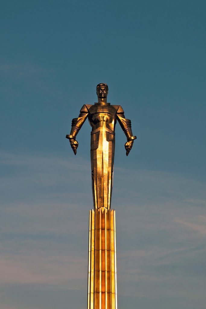 Hace 56 años Yuri Gagarin se convirtió en el primer hombre en llegar al espacio - yuri-gagarin-1-683x1024