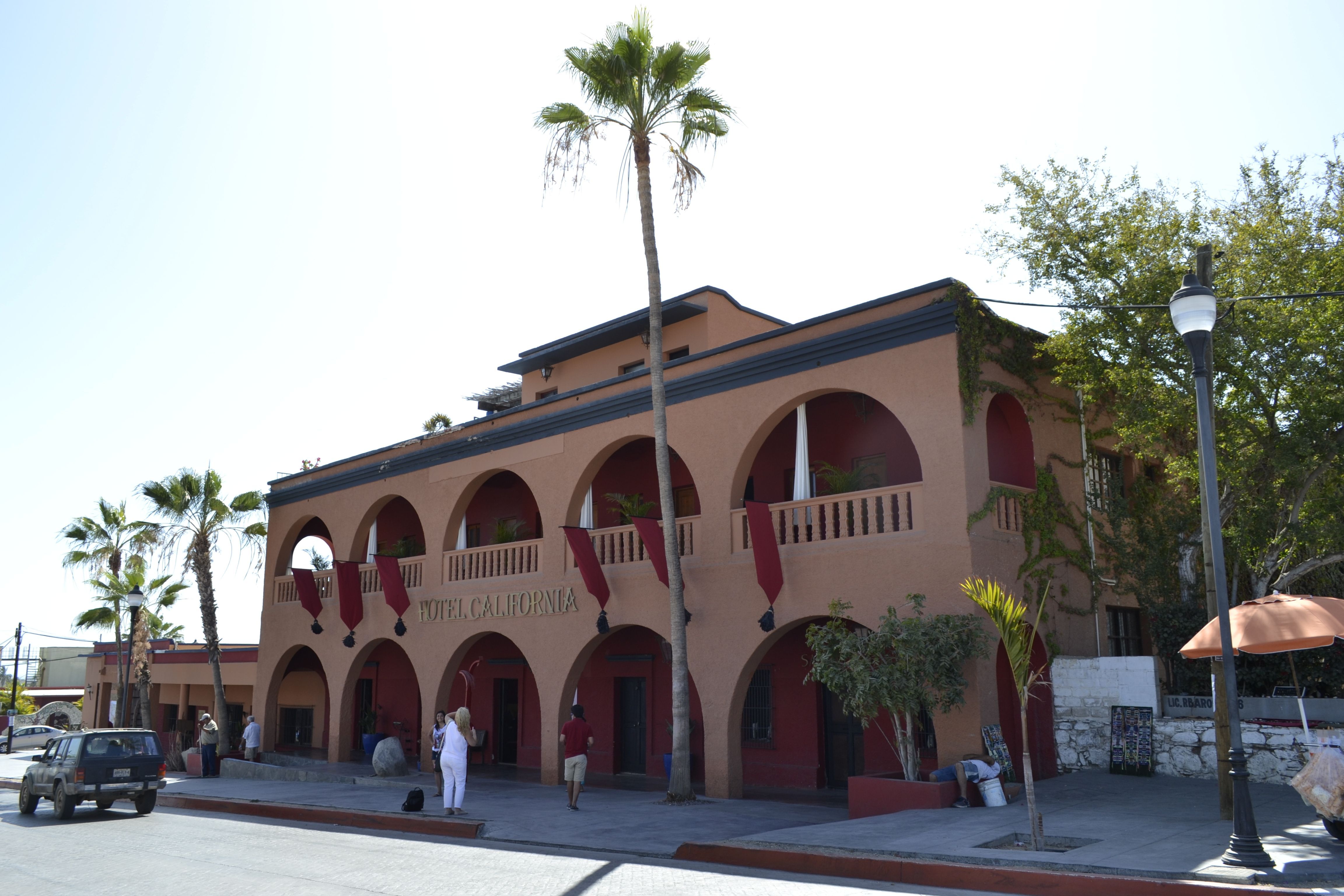 ¿Cuál es el Hotel California que Eagles quiere demandar?