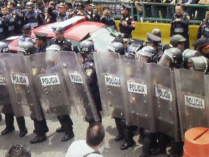 Intentan linchar a asaltante en paradero de Metro Universidad - 1673377