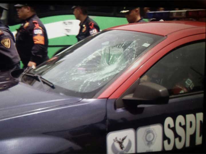 Intentan linchar a asaltante en paradero de Metro Universidad