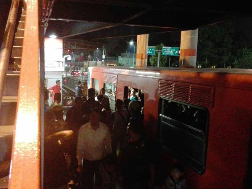 Falla servicio en Línea B del Metro Falla servicio en Línea B del Metro