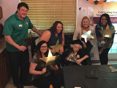 Mujer se gradúa de secundaria a los 105 años de edad - 18447438_1504786026207106_1420642595314328746_n