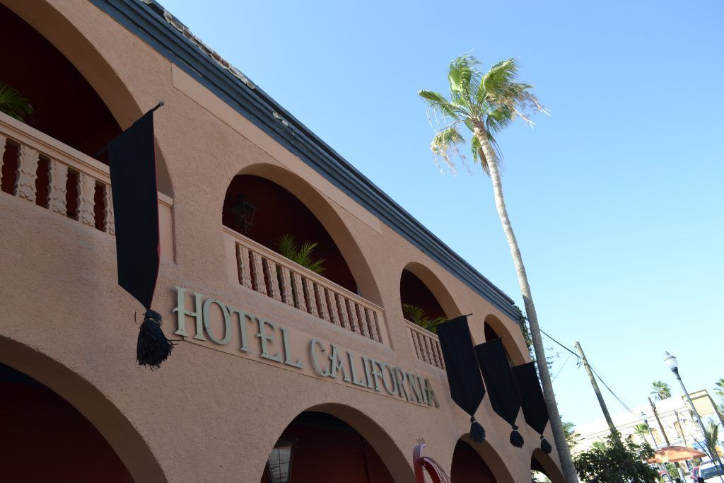 ¿Cuál es el Hotel California que Eagles quiere demandar? - 2-Desde-su-construcción-en-1947-este-lugar-lleva-el-mismo-nombre-1-1024x683