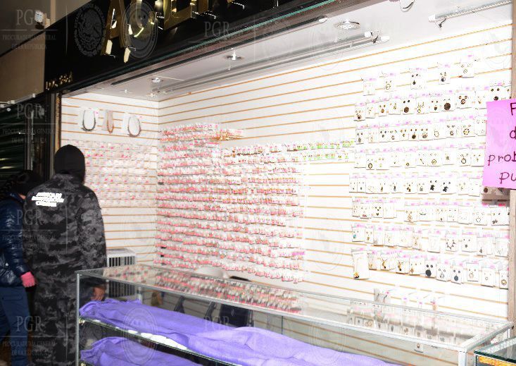 PGR decomisa más de mil piezas de joyería apócrifa en la Ciudad de México
