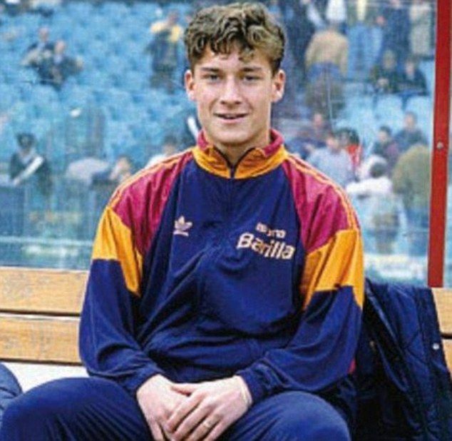 Francesco Totti se retirará al final de la temporada - 336CCB0F00000578-3552990-image-m-26_1461310192003