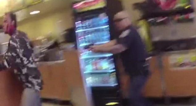 #Video Policía mata a criminal que apuñaló a empleado en EE.UU. #Video Policía mata a criminal que apuñaló a empleado en EE.UU.