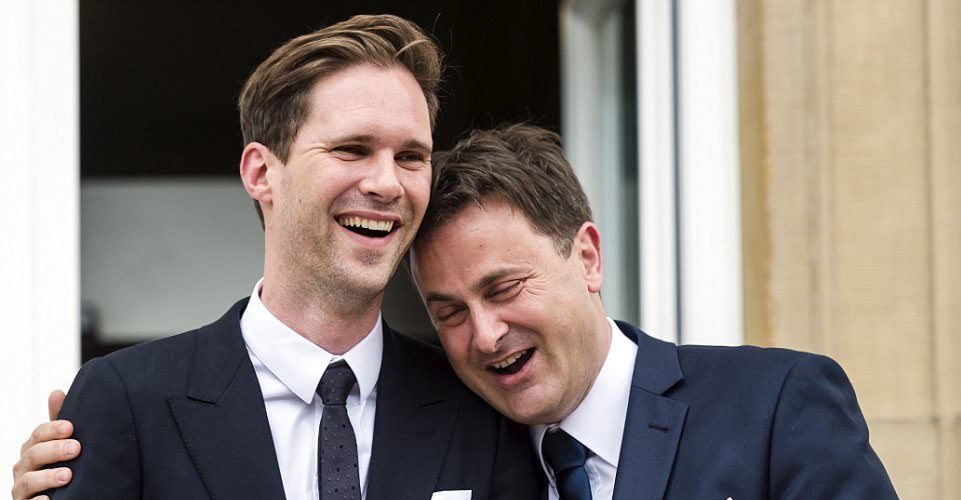 Esposo del primer ministro de Luxemburgo posa en foto de la OTAN