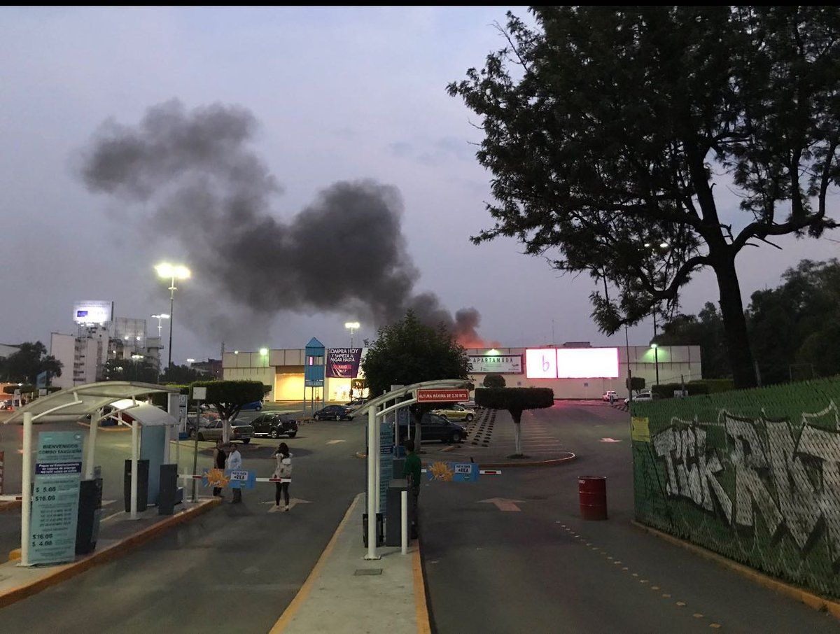 Incendio en Walmart Taxqueña