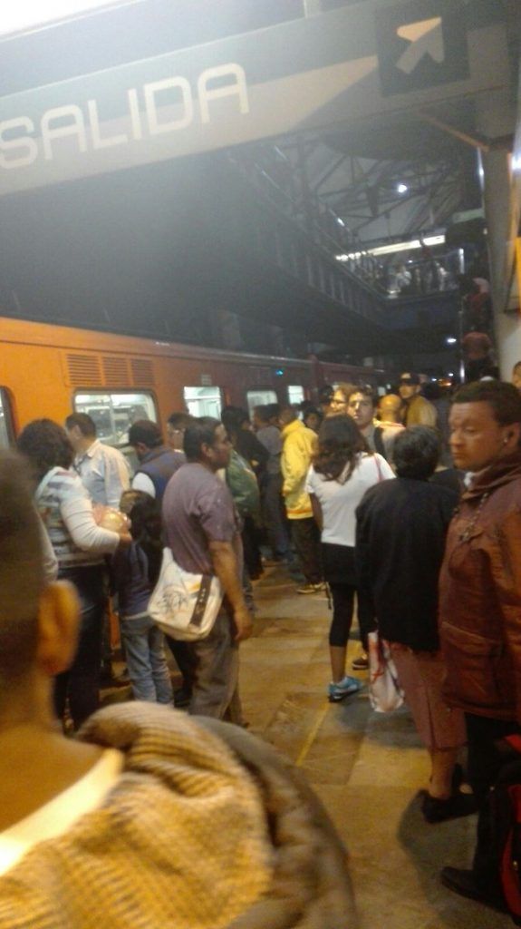 Falla servicio en Línea B del Metro - C_6sF-6VoAEQpFQ-575x1024