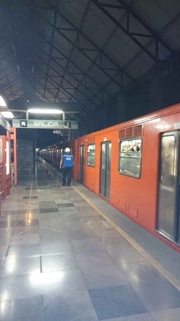 Falla servicio en Línea B del Metro - C_6xu5pUAAAmO2P-576x1024